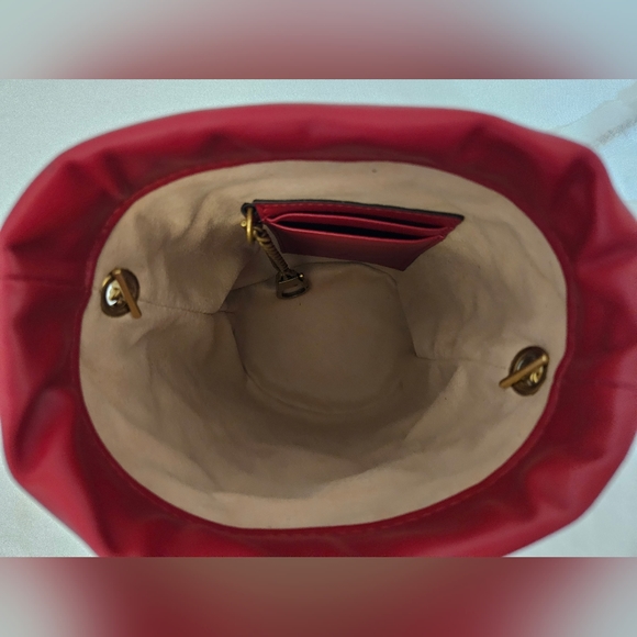SOLD!! Gucci Marmont Matelassé Drawstring Bucket Bag Crossbody Red - Picture 7 of 10